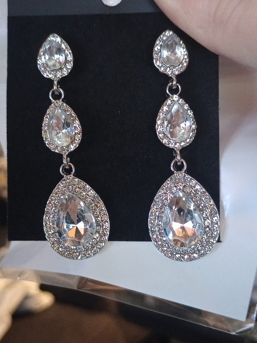 ♥️H 5/$20 Silver Teardrop Bling Dangle Earrings